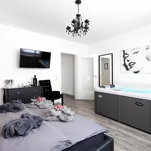 https://1st-floor-koln.topcolognehotels.com
